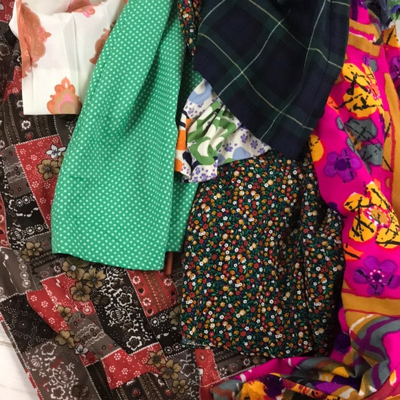 Vintage 5 Pound Box of Wholesale Vintage! - Picture 2 of 3